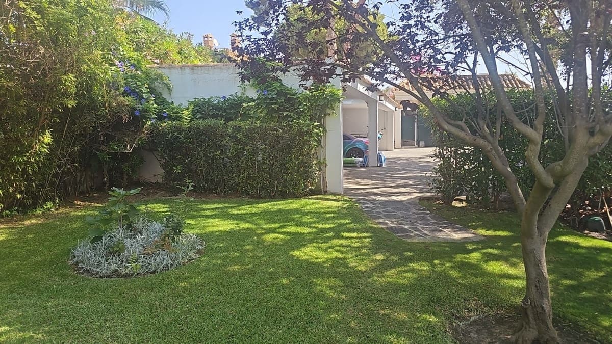 4 soveværelse Villa til salg i Calahonda med swimmingpool garage - € 899.000 (Ref: 8780210)