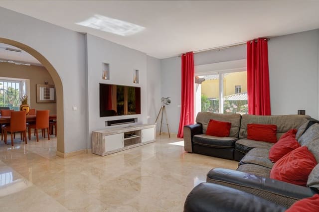Chalet de 4 habitaciones en Mijas Golf, Mijas en venta con piscina garaje - 895.000 € (Ref: 8848620)