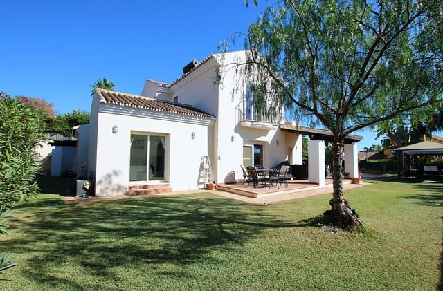 Chalet de 4 habitaciones en Mijas Golf, Mijas en venta con piscina garaje - 895.000 € (Ref: 8848620)