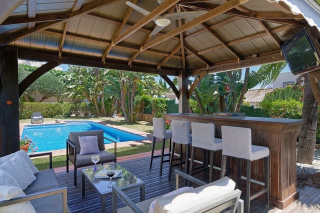 Chalet de 4 habitaciones en Mijas Golf, Mijas en venta con piscina garaje - 895.000 € (Ref: 8848620)