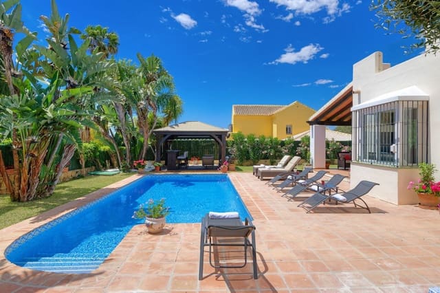 Chalet de 4 habitaciones en Mijas Golf, Mijas en venta con piscina garaje - 895.000 € (Ref: 8848620)