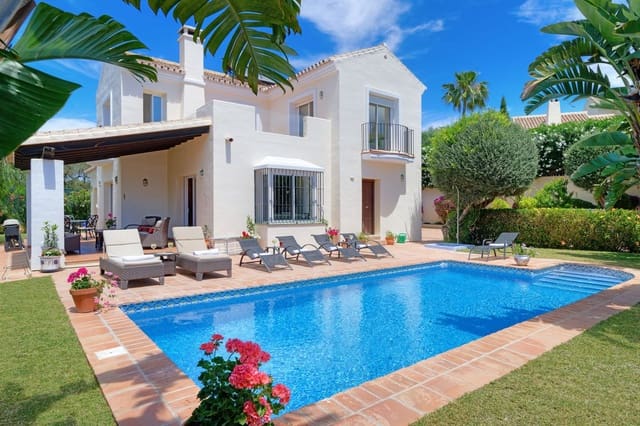Chalet de 4 habitaciones en Mijas Golf, Mijas en venta con piscina garaje - 895.000 € (Ref: 8848620)