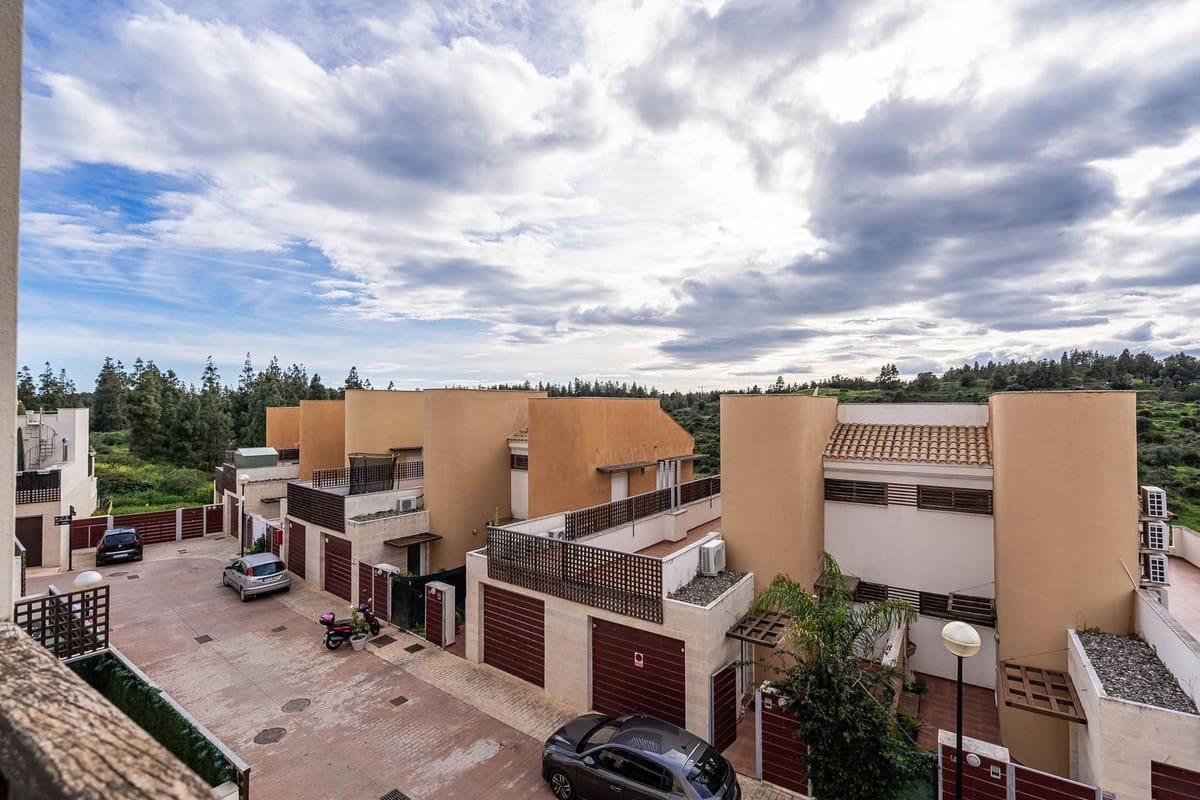 4 chambre Villa/Maison Semi-Mitoyenne à vendre à Mijas Costa avec piscine garage - 420 000 € (Ref: 8882311)