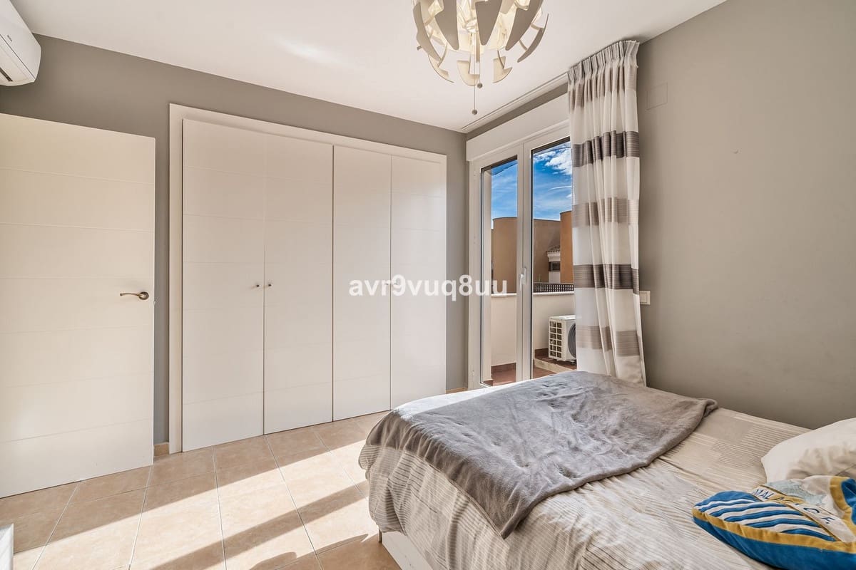4 bedroom Semi-detached Villa for sale in Mijas Costa with pool garage - € 420,000 (Ref: 8882311)