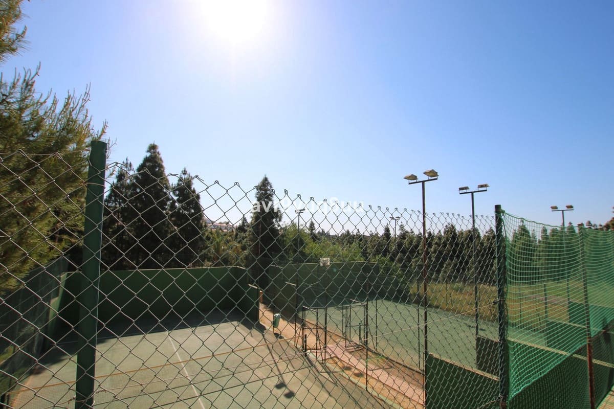 4 bedroom Semi-detached Villa for sale in Mijas Costa with pool garage - € 420,000 (Ref: 8882311)