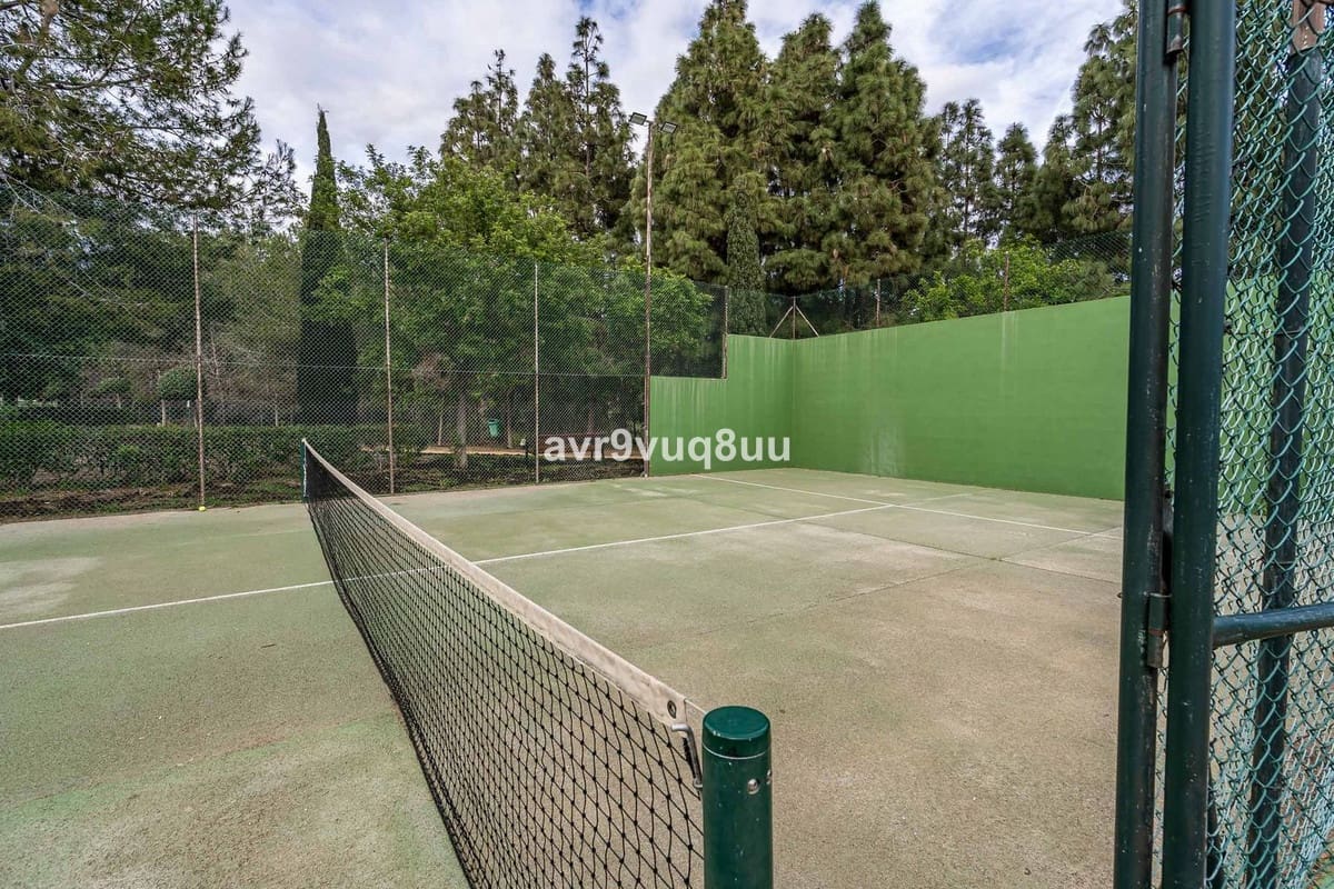 4 bedroom Semi-detached Villa for sale in Mijas Costa with pool garage - € 420,000 (Ref: 8882311)