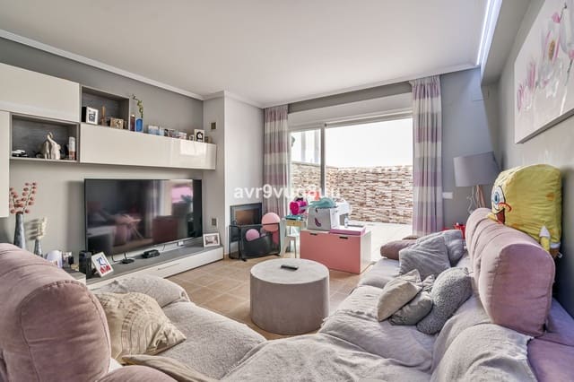 4 soveværelse Semi-Rækkehus til salg i Mijas Costa, Mijas med swimmingpool garage - € 420.000 (Ref: 8882311)