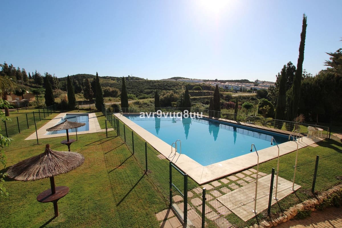 4 soverom Kjedet enebolig til salgs i Mijas Costa med svømmebasseng garasje - € 420 000 (Ref: 8882311)