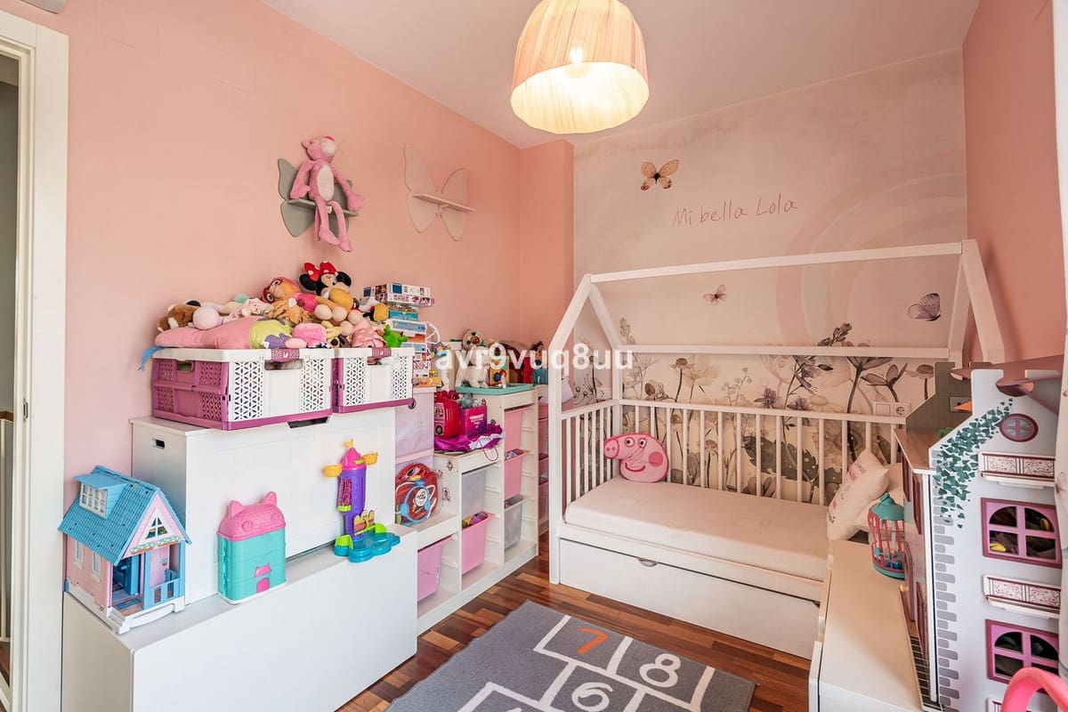 4 soverom Kjedet enebolig til salgs i Mijas Costa med svømmebasseng garasje - € 420 000 (Ref: 8882311)