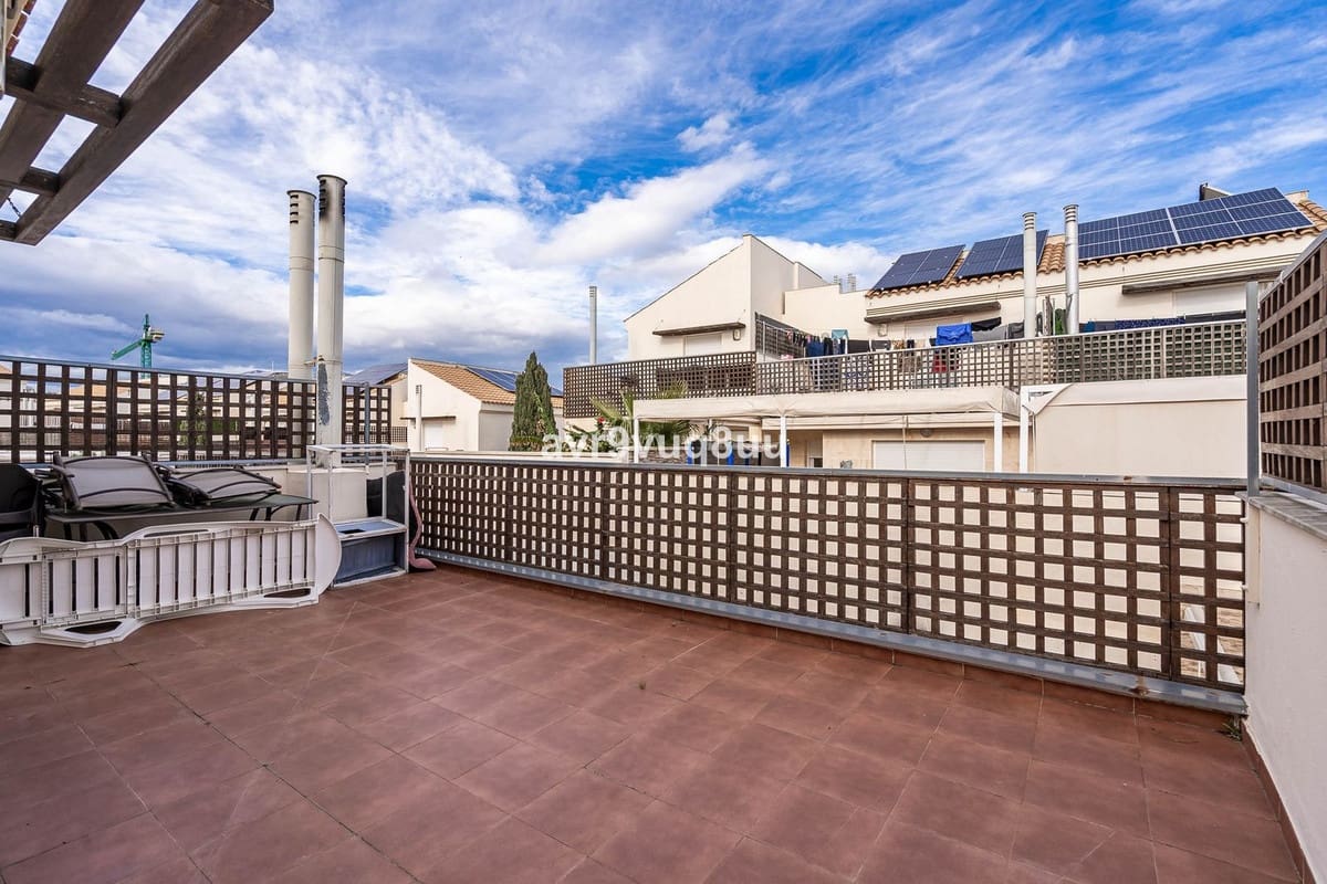 4 soverom Kjedet enebolig til salgs i Mijas Costa med svømmebasseng garasje - € 420 000 (Ref: 8882311)
