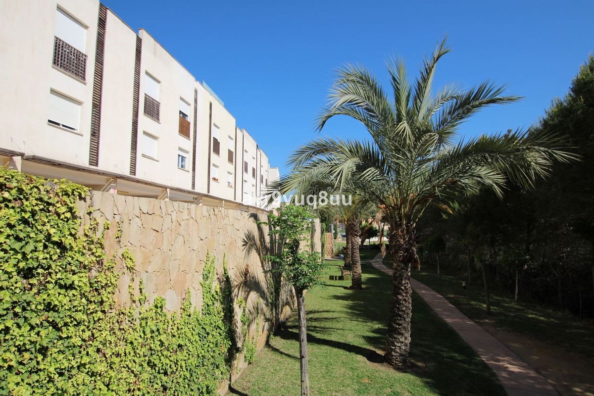 4 soverom Kjedet enebolig til salgs i Mijas Costa med svømmebasseng garasje - € 420 000 (Ref: 8882311)