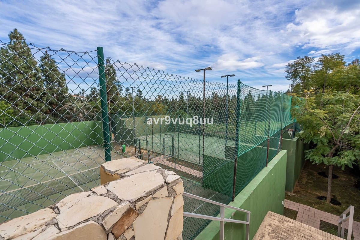 4 soverom Kjedet enebolig til salgs i Mijas Costa med svømmebasseng garasje - € 420 000 (Ref: 8882311)