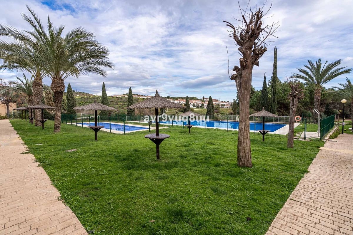 4 soverom Kjedet enebolig til salgs i Mijas Costa med svømmebasseng garasje - € 420 000 (Ref: 8882311)