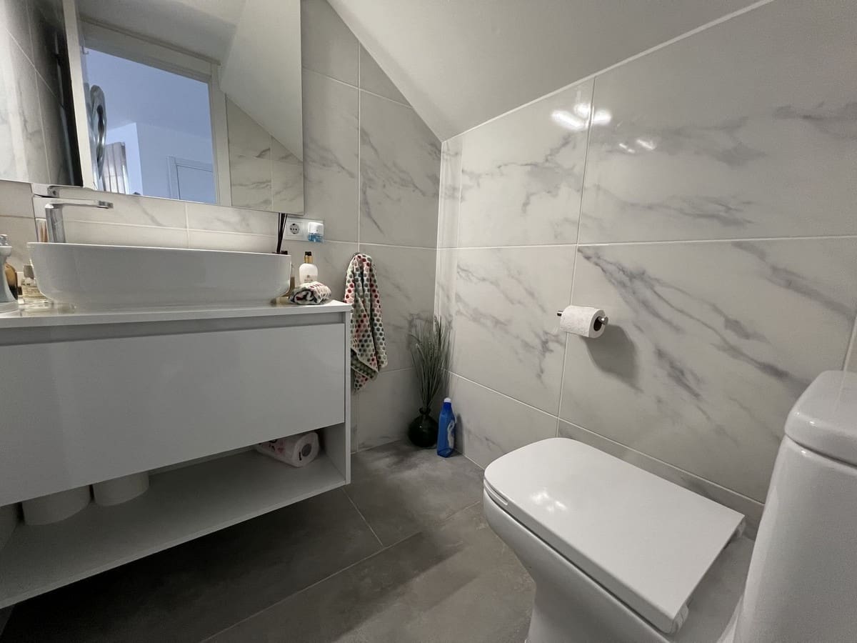 3 soveværelse Semi-Rækkehus til salg i Miraflores med swimmingpool garage - € 599.950 (Ref: 8904013)