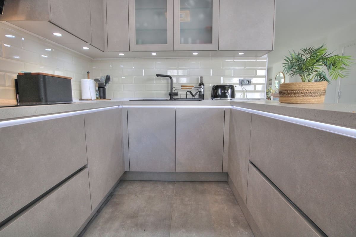 3 soveværelse Semi-Rækkehus til salg i Miraflores med swimmingpool garage - € 599.950 (Ref: 8904013)