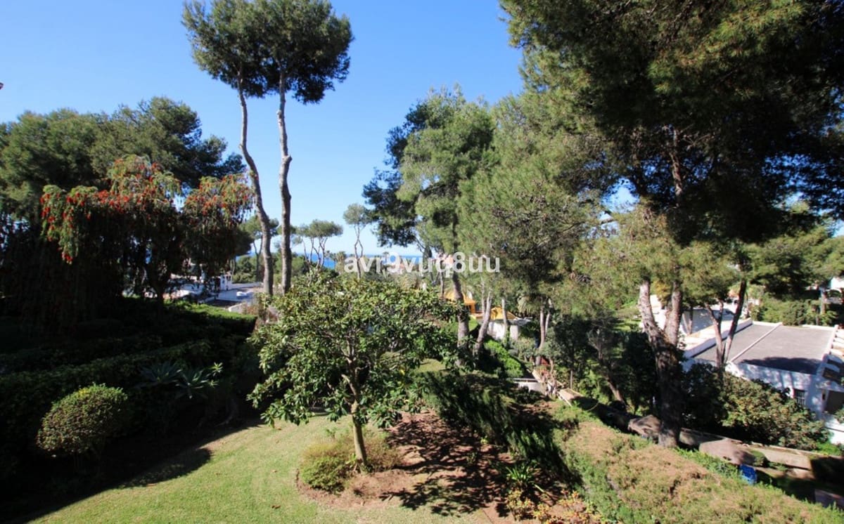 3 bedroom Semi-detached Villa for sale in Miraflores with pool garage - € 599,950 (Ref: 8904013)