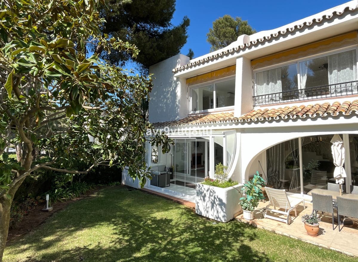 3 bedroom Semi-detached Villa for sale in Miraflores with pool garage - € 599,950 (Ref: 8904013)