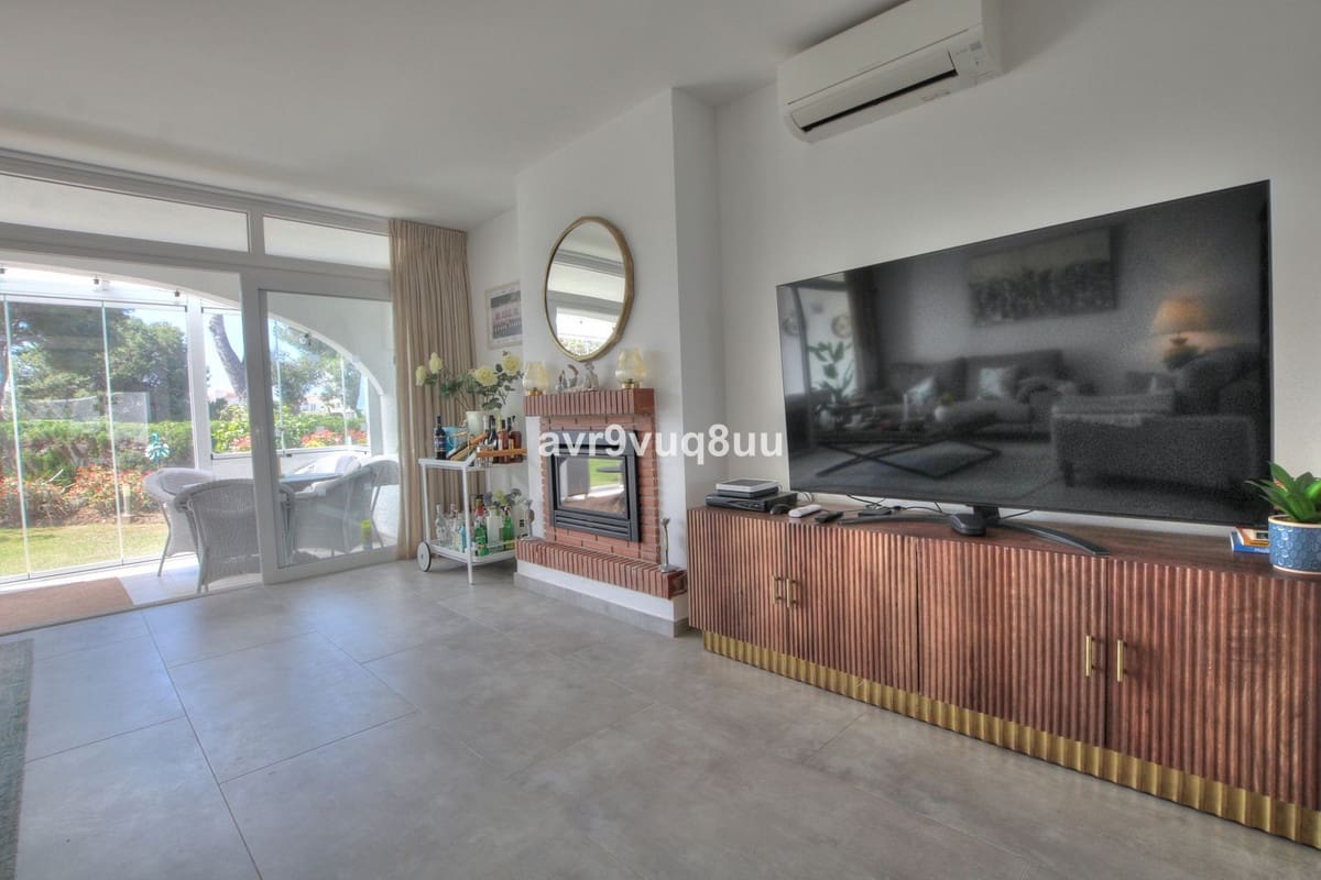 3 bedroom Semi-detached Villa for sale in Miraflores with pool garage - € 599,950 (Ref: 8904013)