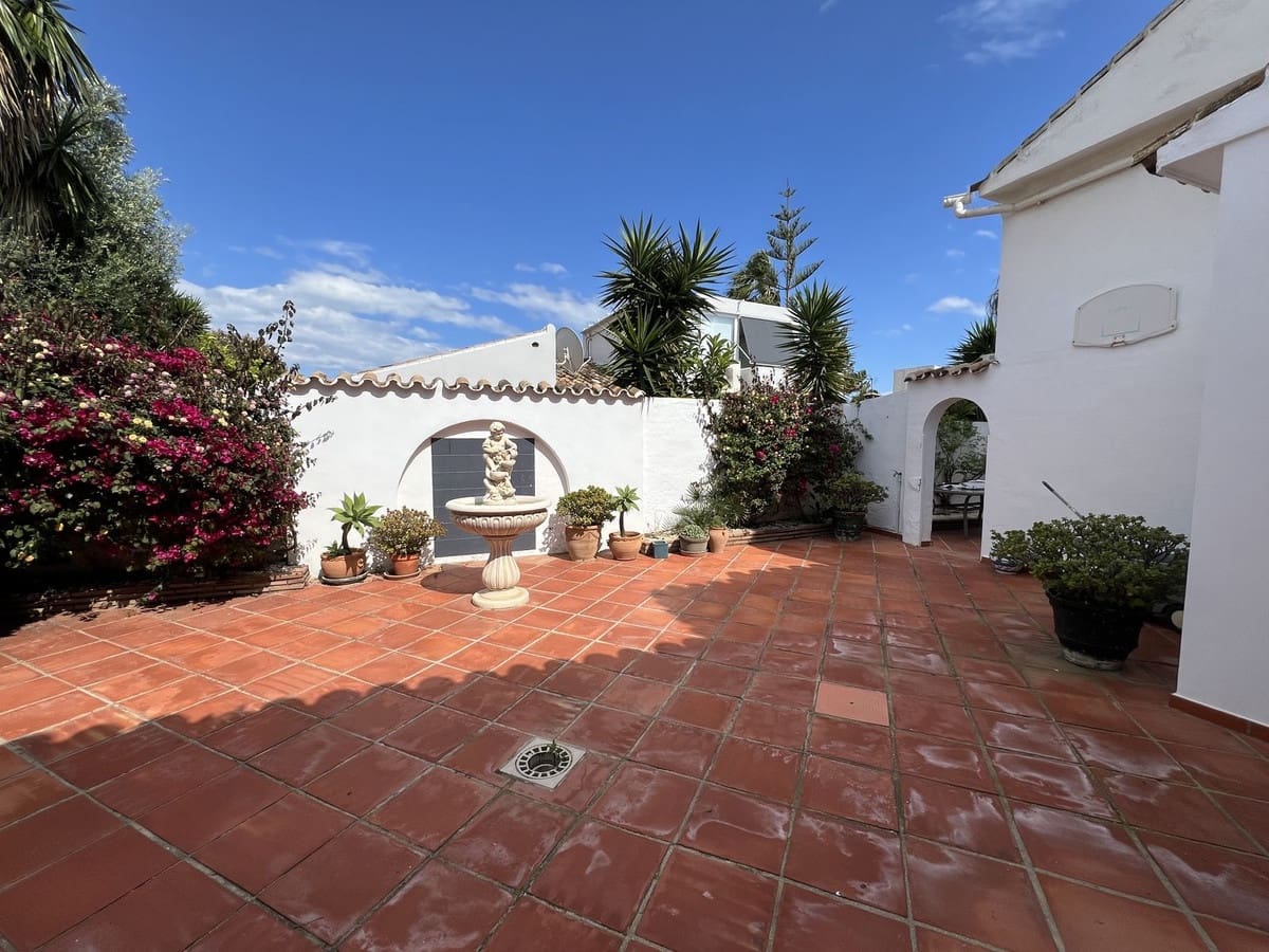 5 soveværelse Villa til salg i Mijas med swimmingpool garage - € 1.449.000 (Ref: 8936466)