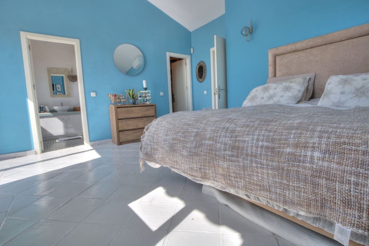 5 bedroom Villa for sale in Mijas with pool garage - € 1,449,000 (Ref: 8936466)