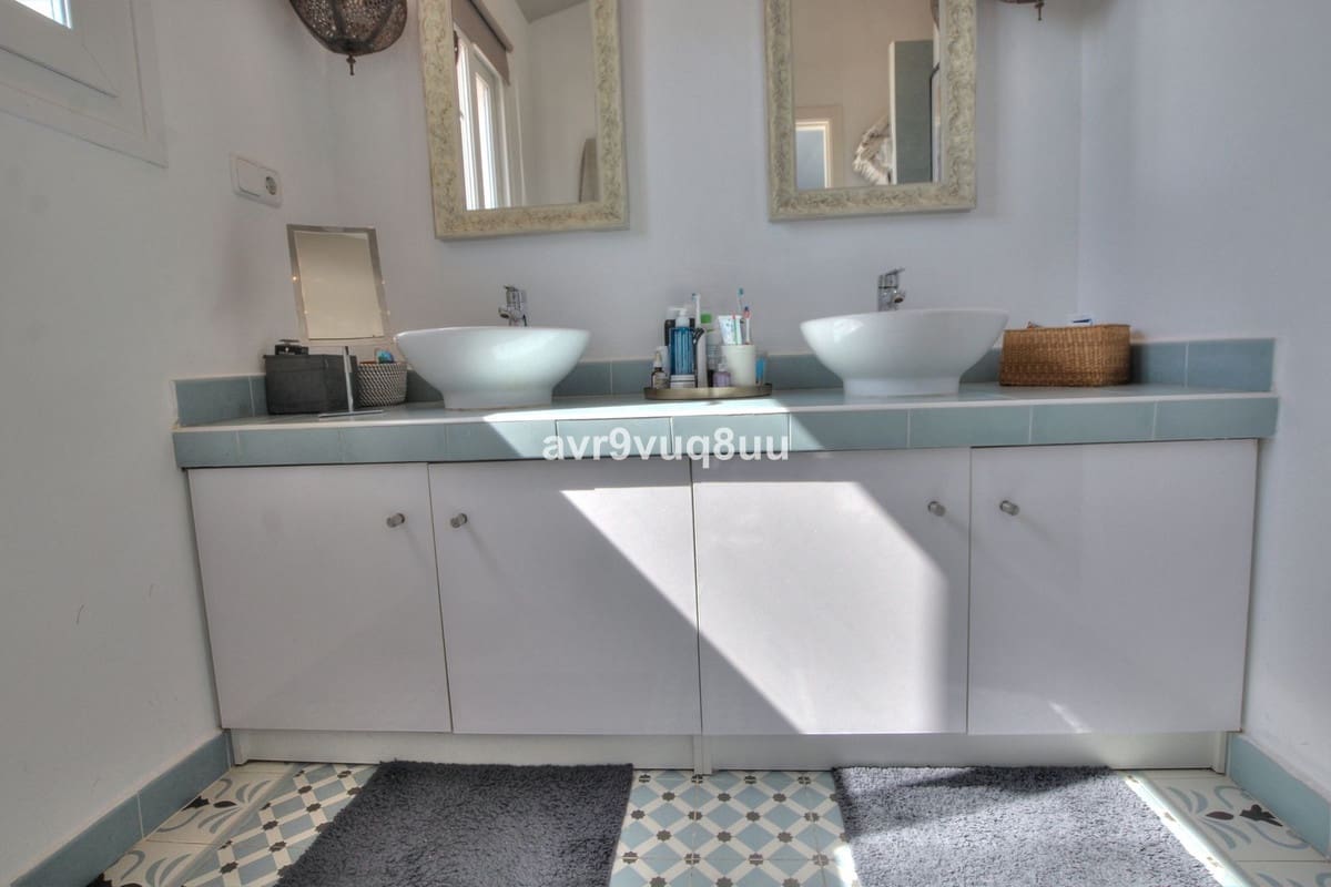 5 bedroom Villa for sale in Mijas with pool garage - € 1,399,999 (Ref: 8936466)