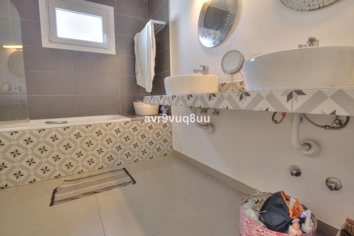 5 bedroom Villa for sale in Mijas with pool garage - € 1,399,999 (Ref: 8936466)