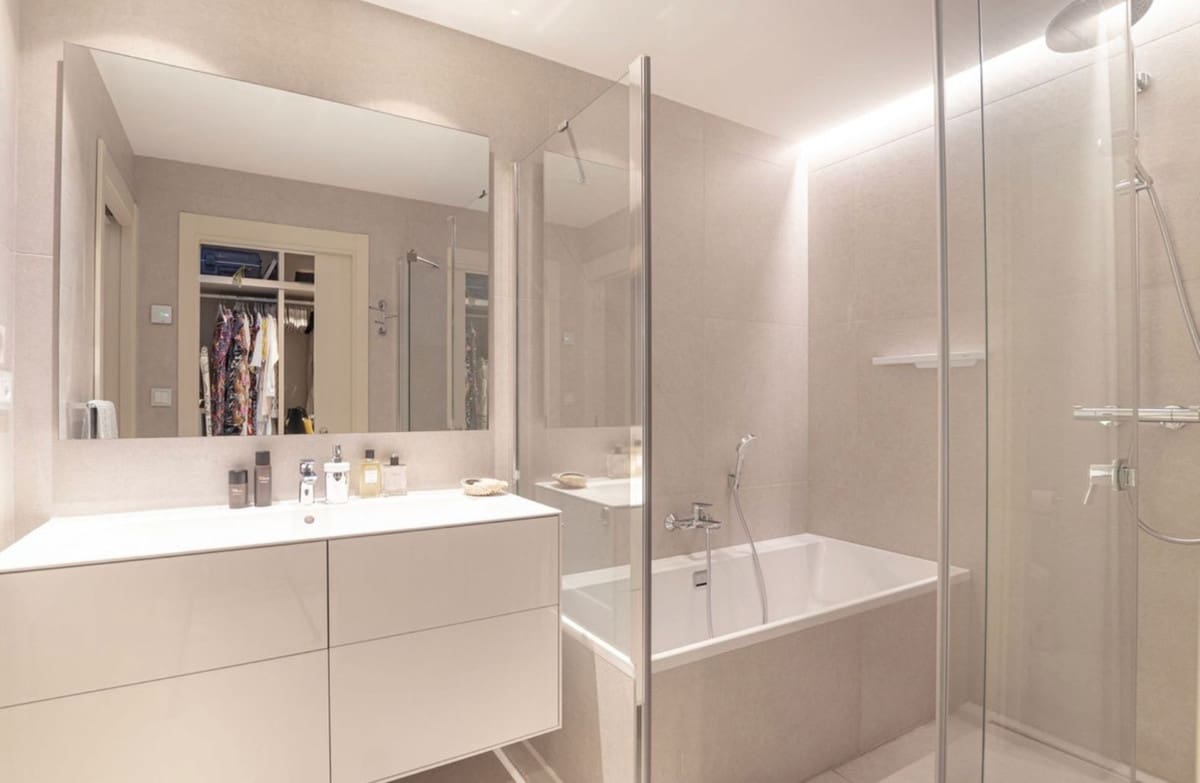 2 bedroom Apartment for sale in Estepona with pool - € 1,500,000 (Ref: 8990223)