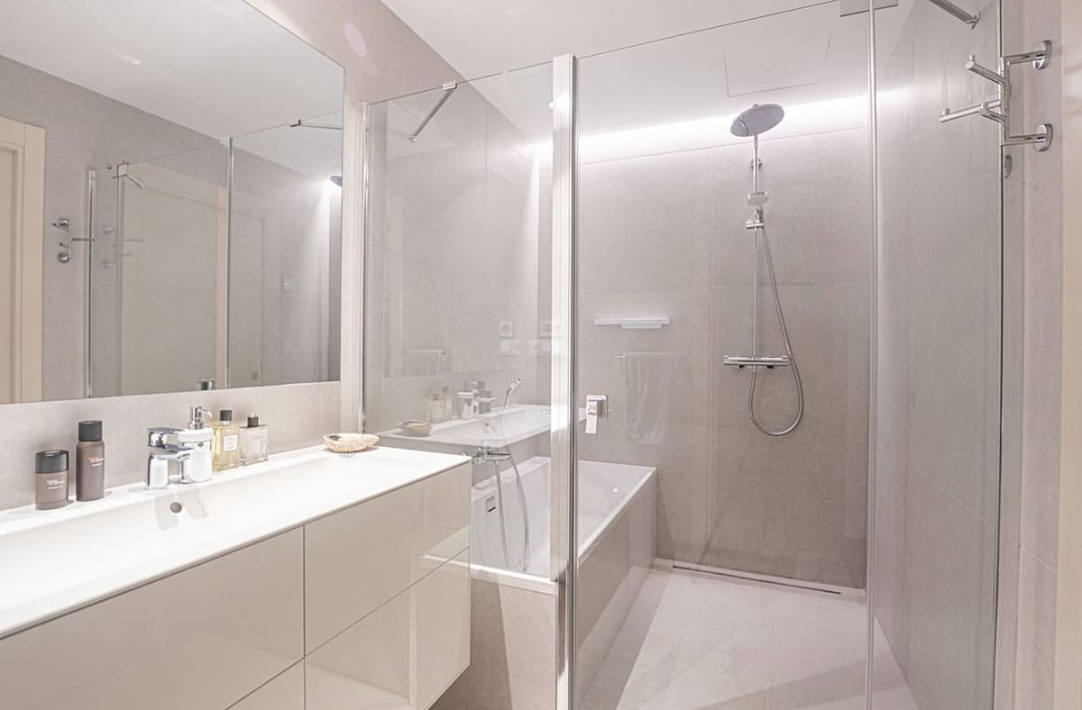 2 bedroom Apartment for sale in Estepona with pool - € 1,500,000 (Ref: 8990223)