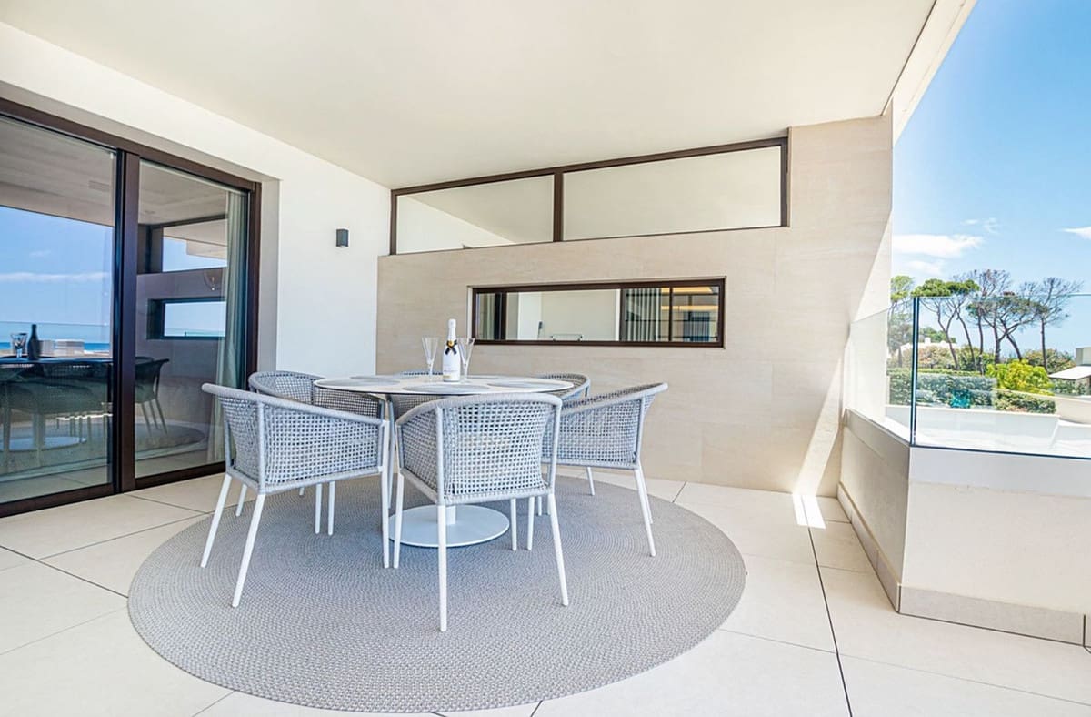 2 bedroom Apartment for sale in Estepona with pool - € 1,500,000 (Ref: 8990223)