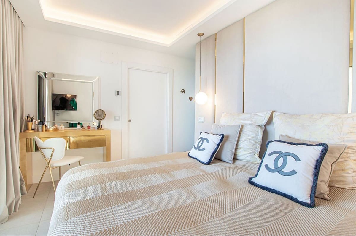 2 bedroom Apartment for sale in Estepona with pool - € 1,500,000 (Ref: 8990223)