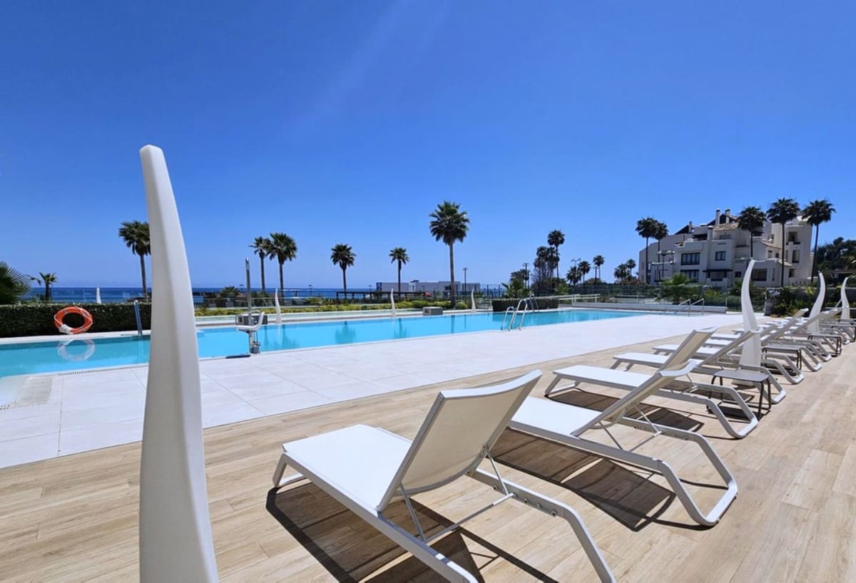 2 bedroom Apartment for sale in Estepona with pool - € 1,500,000 (Ref: 8990223)