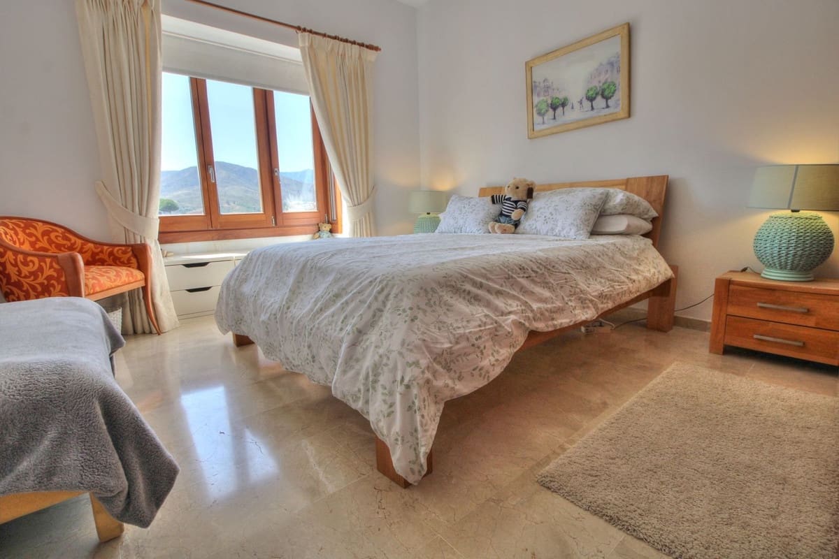 3 soveværelse Byhus til salg i La Cala Golf med swimmingpool garage - € 630.000 (Ref: 9021184)