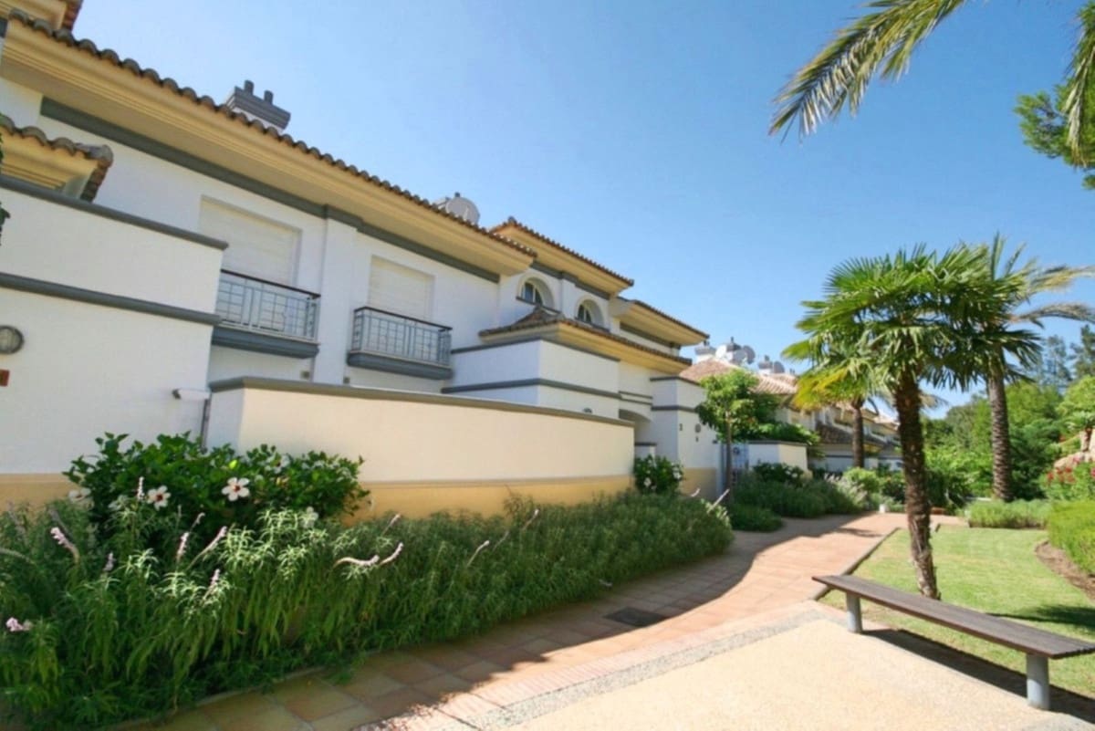 3 soveværelse Byhus til salg i La Cala Golf med swimmingpool garage - € 630.000 (Ref: 9021184)