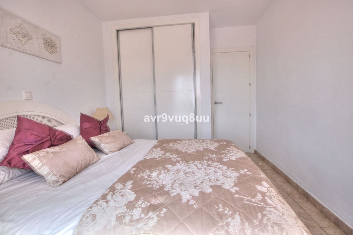 4 bedroom Villa for sale in La Cala de Mijas with pool garage - € 995,000 (Ref: 9086217)