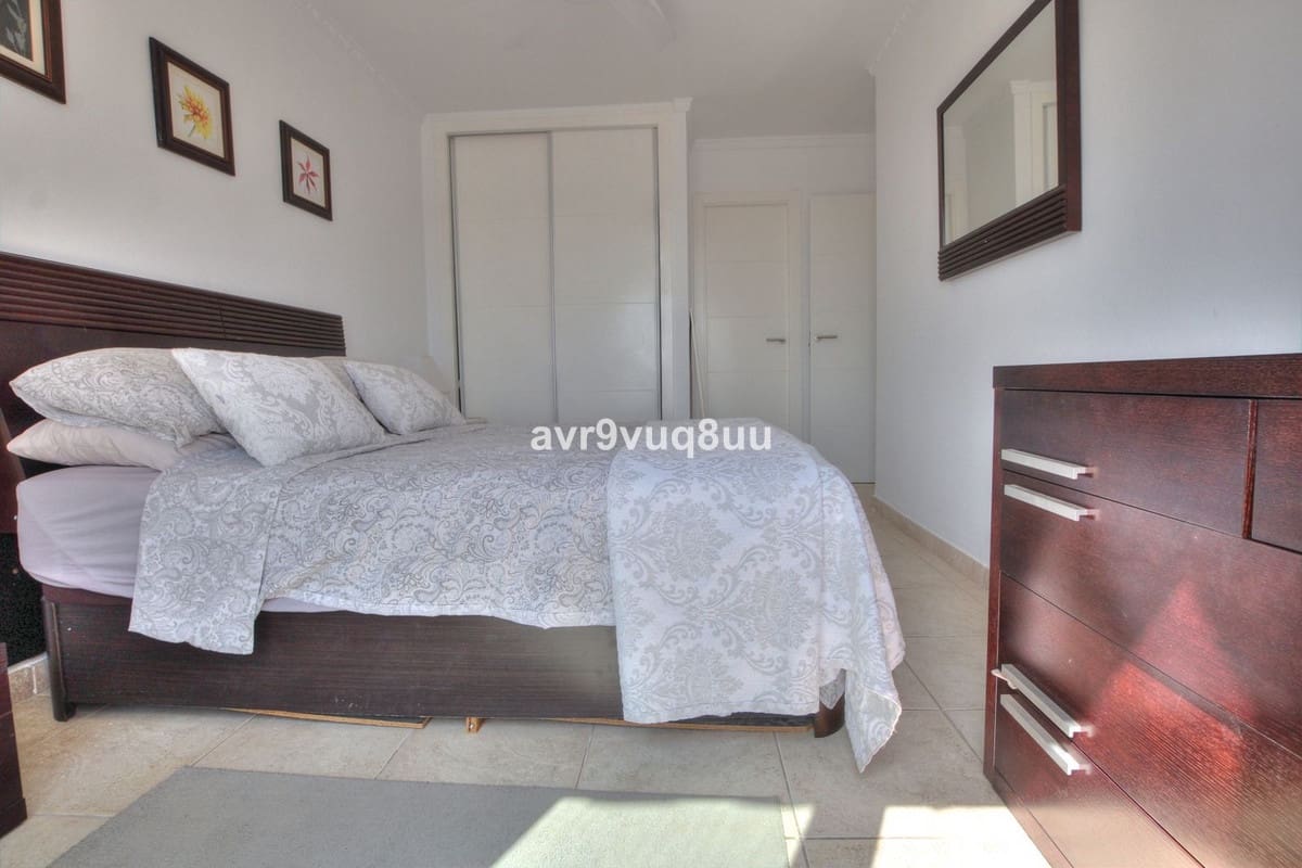 4 bedroom Villa for sale in La Cala de Mijas with pool garage - € 995,000 (Ref: 9086217)