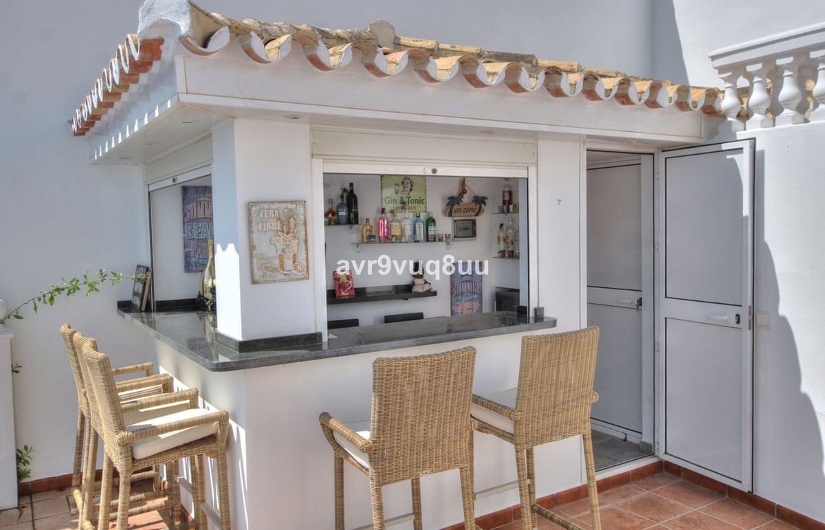 4 bedroom Villa for sale in La Cala de Mijas with pool garage - € 995,000 (Ref: 9086217)
