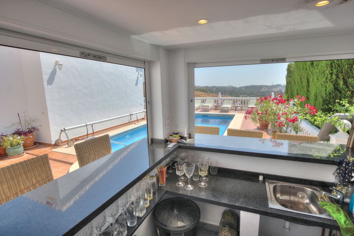 Chalet de 4 habitaciones en La Cala de Mijas en venta con piscina garaje - 995.000 € (Ref: 9086217)