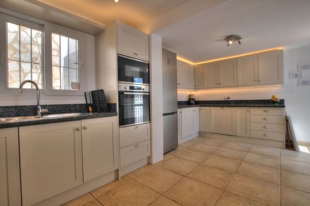 Chalet de 4 habitaciones en La Cala de Mijas, Mijas en venta con piscina garaje - 995.000 € (Ref: 9086217)