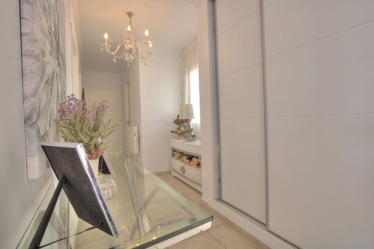 4 bedroom Villa for sale in La Cala de Mijas with pool garage - € 945,000 (Ref: 9086217)