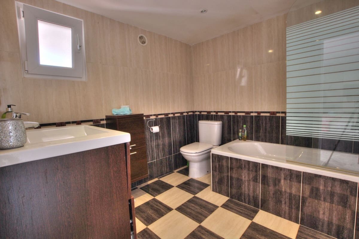 4 bedroom Villa for sale in La Cala de Mijas with pool garage - € 945,000 (Ref: 9086217)