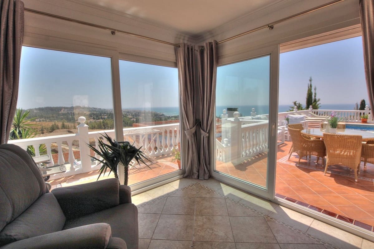 4 slaapkamer Villa te koop in La Cala de Mijas met zwembad garage - € 945.000 (Ref: 9086217)