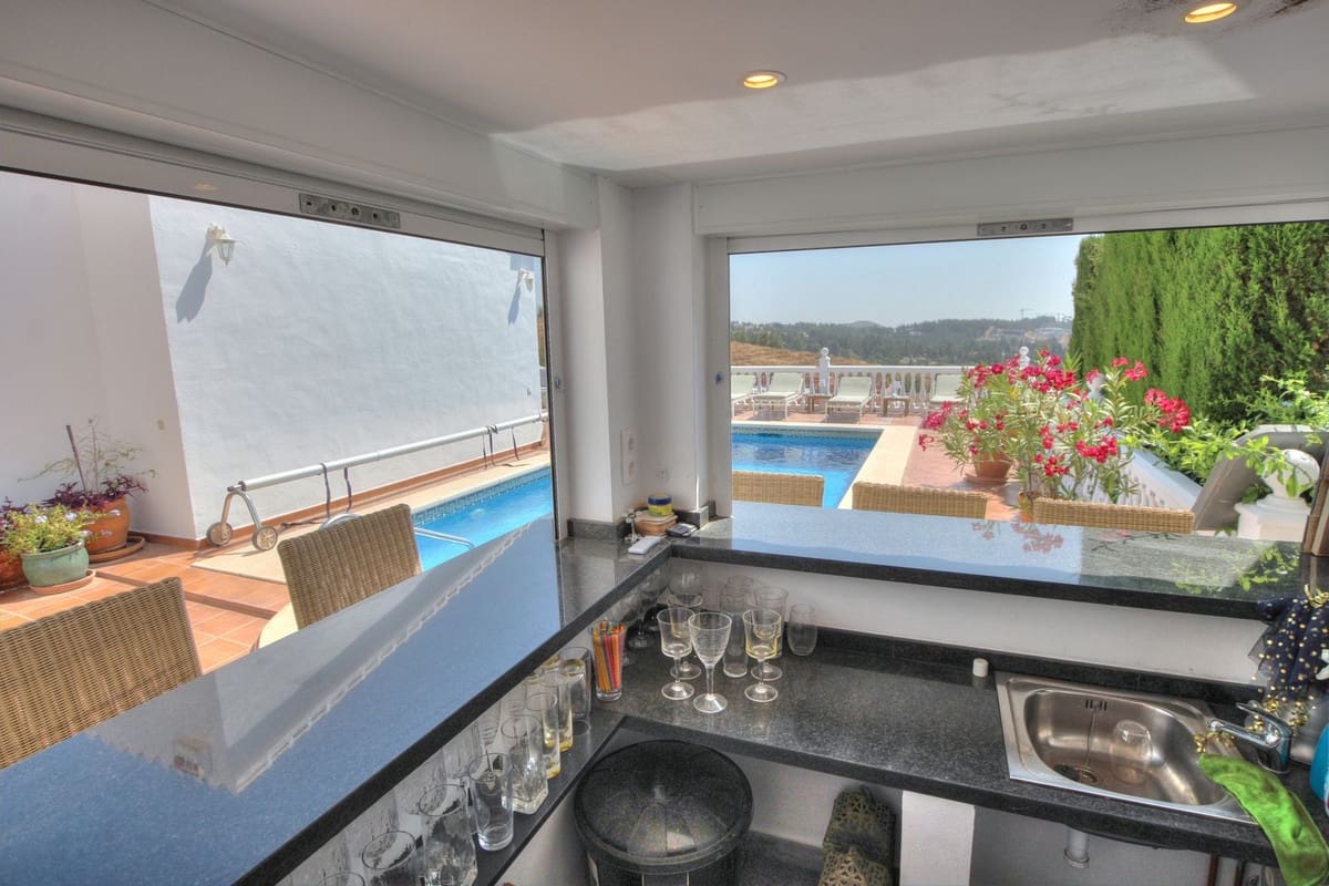 4 slaapkamer Villa te koop in La Cala de Mijas met zwembad garage - € 945.000 (Ref: 9086217)