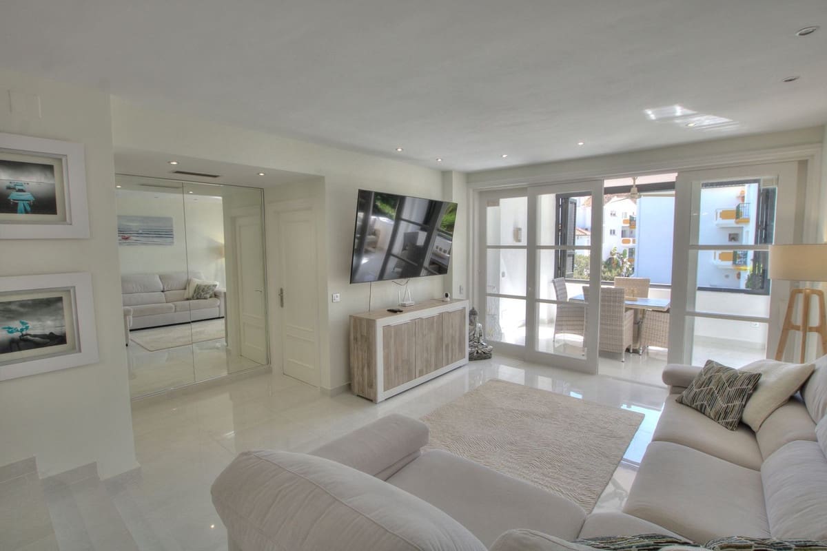 2 soveværelse Lejlighed til salg i Elviria med swimmingpool garage - € 639.950 (Ref: 9116492)