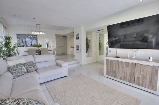 2 soveværelse Lejlighed til salg i Elviria, Marbella med swimmingpool garage - € 639.950 (Ref: 9116492)