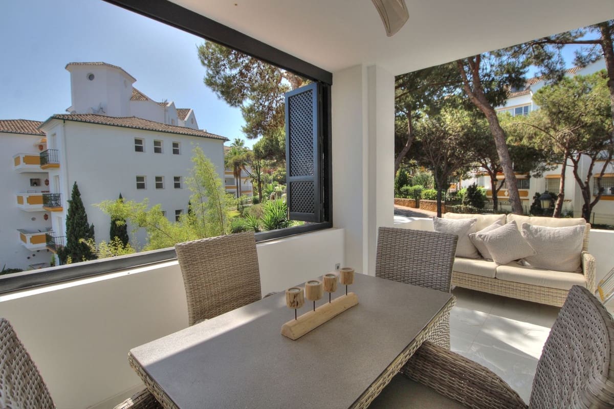 2 soveværelse Lejlighed til salg i Elviria med swimmingpool garage - € 639.950 (Ref: 9116492)