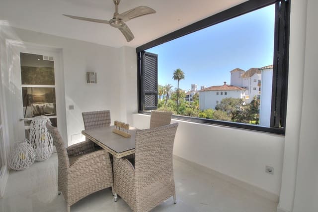 2 soveværelse Lejlighed til salg i Elviria, Marbella med swimmingpool garage - € 639.950 (Ref: 9116492)