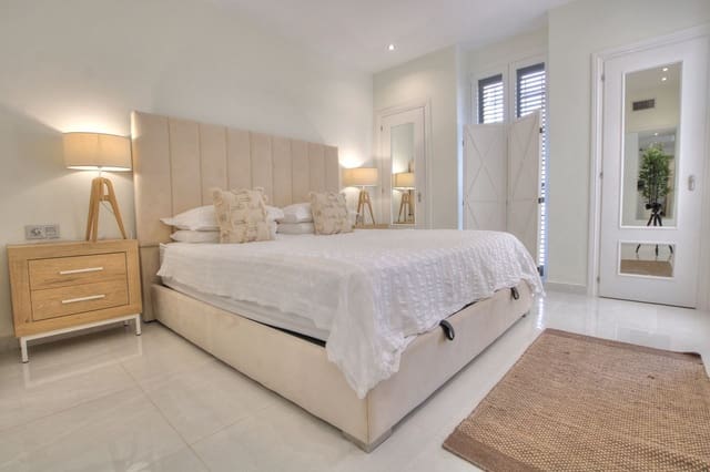 2 soveværelse Lejlighed til salg i Elviria, Marbella med swimmingpool garage - € 639.950 (Ref: 9116492)