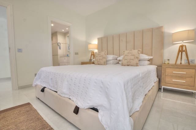 2 soveværelse Lejlighed til salg i Elviria, Marbella med swimmingpool garage - € 639.950 (Ref: 9116492)