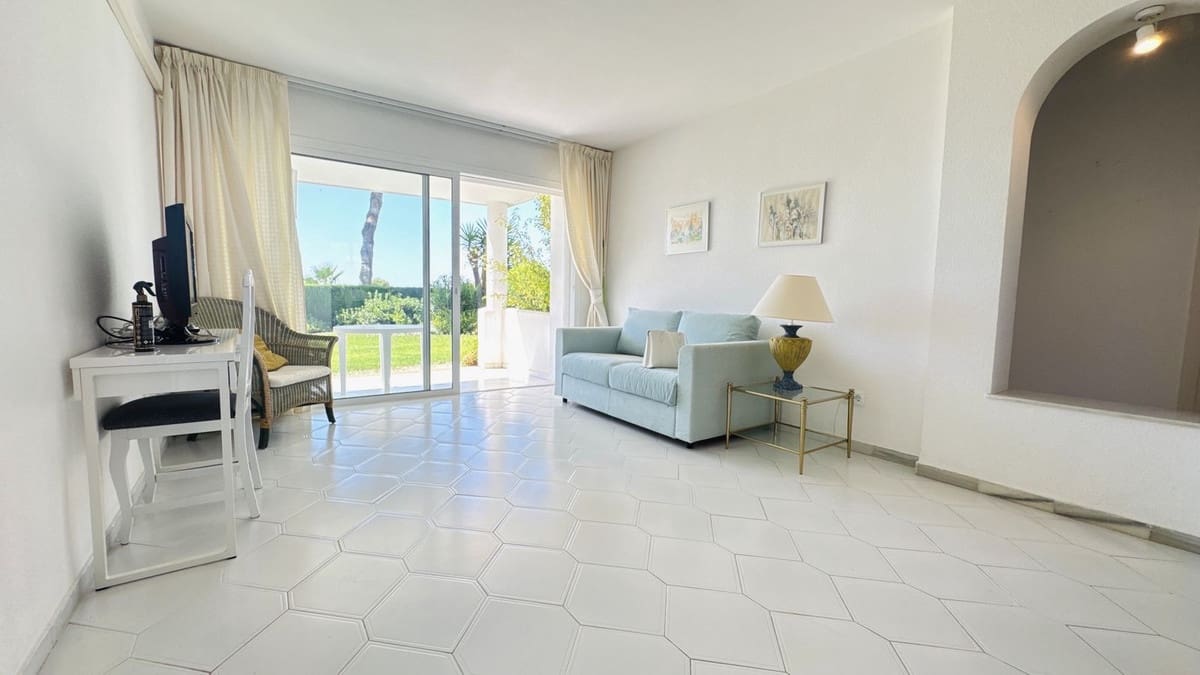 2 soveværelse Lejlighed til salg i Miraflores med swimmingpool garage - € 329.950 (Ref: 9158171)