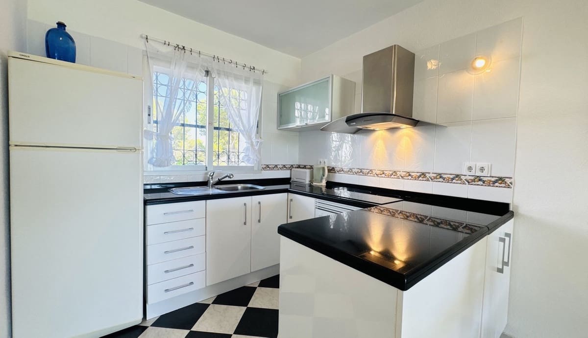 2 soveværelse Lejlighed til salg i Miraflores med swimmingpool garage - € 329.950 (Ref: 9158171)